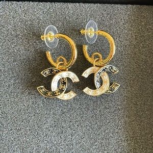 Chanel 24P drop cc earrings